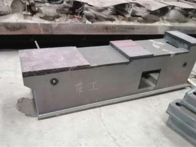 特大型打砂設(shè)備，對所有特大型金屬件表面打砂清除表面雜質(zhì)